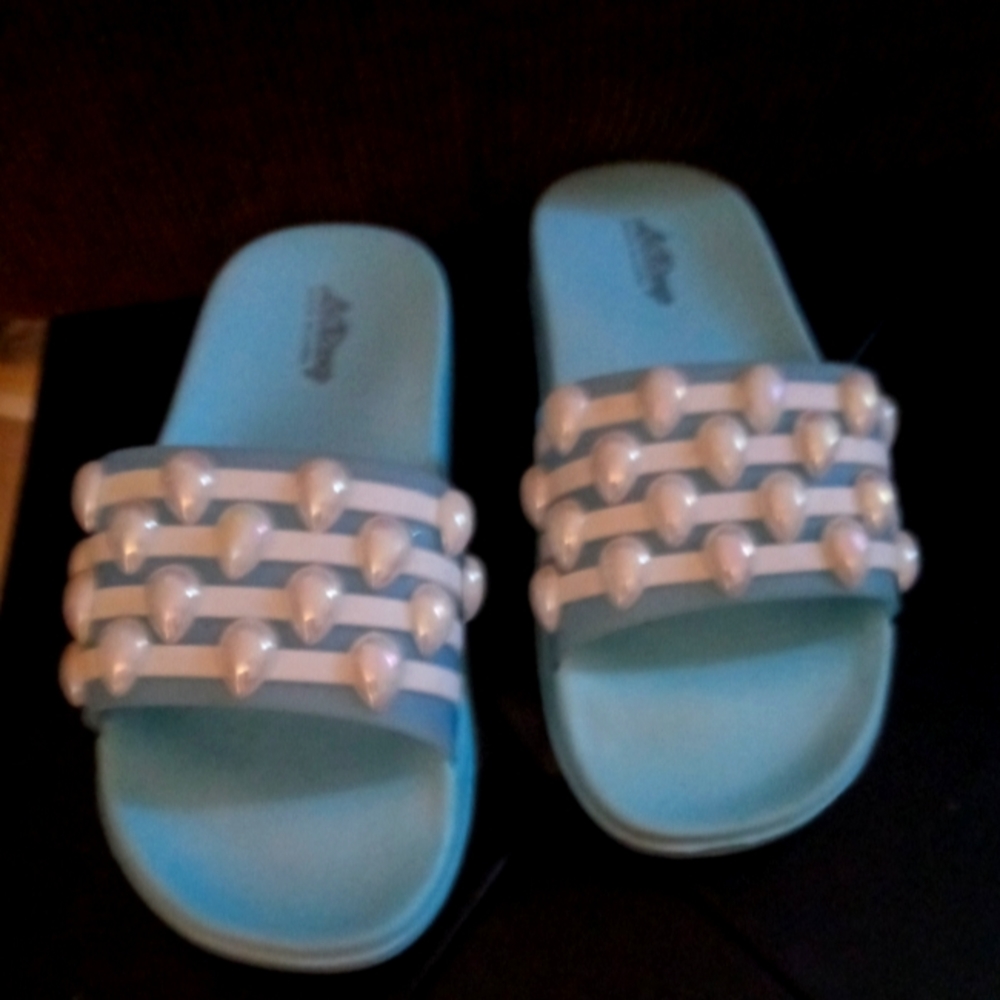 Kids blue and white slippers